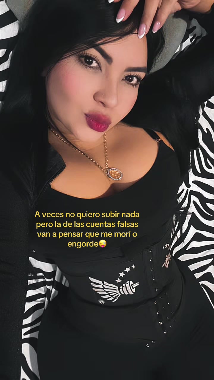 @👑𝓔𝓶𝓮𝓵𝔂 𝓡𝓮𝔂𝓮𝓼💋