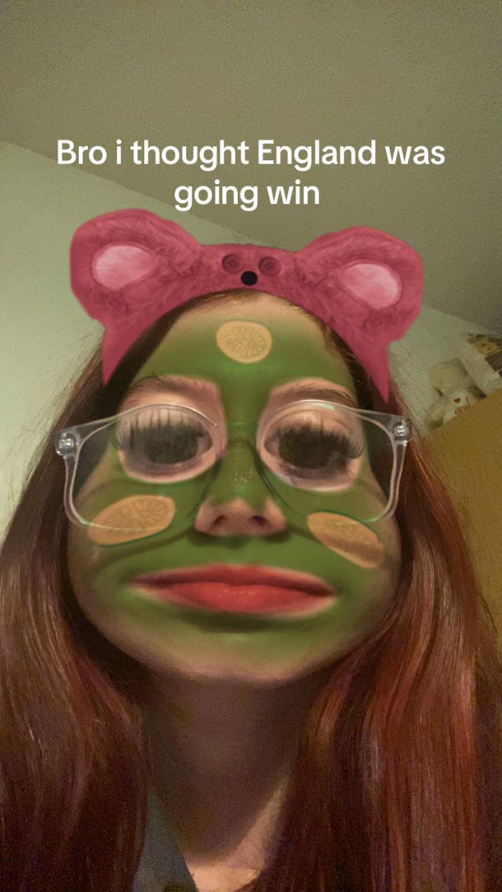 @Demi Holdcroft