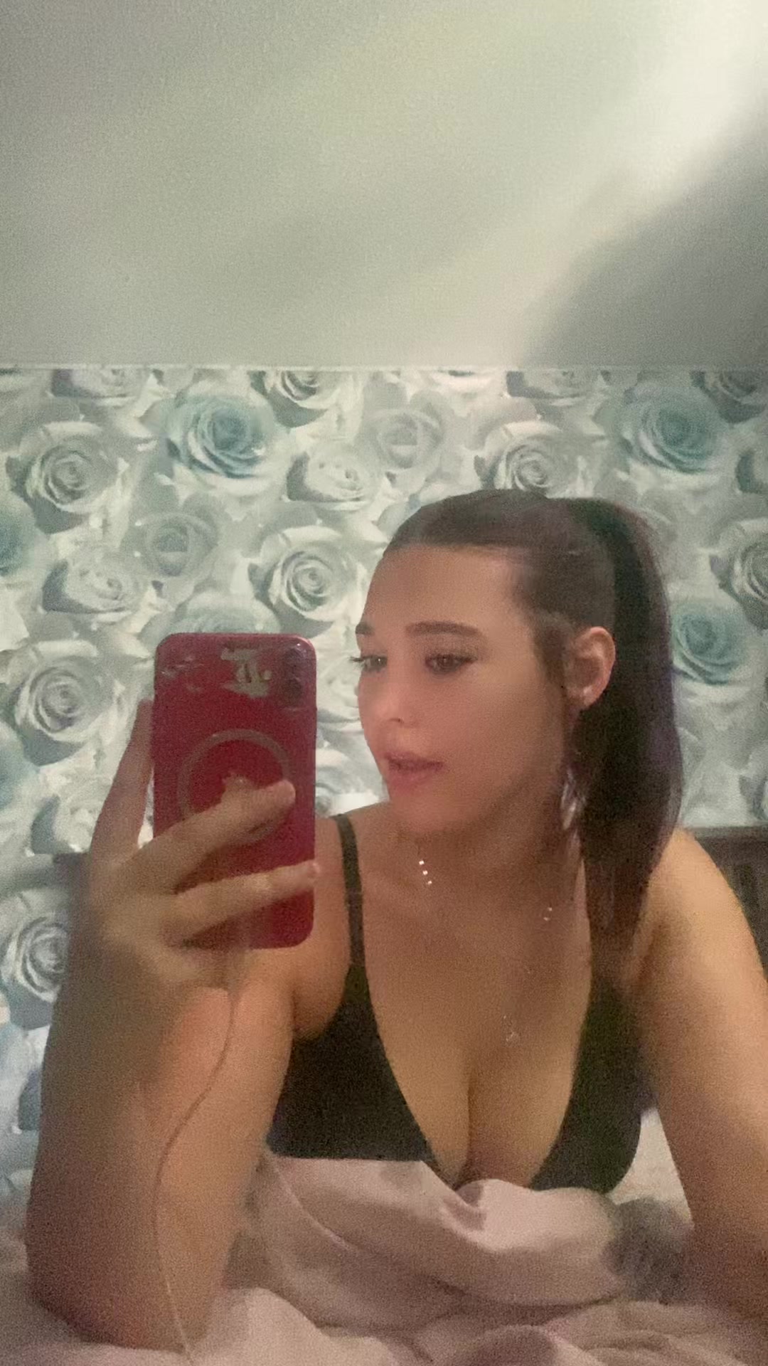 @𝑅𝑎𝑣𝑒𝑛👩&zwj;❤️&zwj;💋&zwj;👩