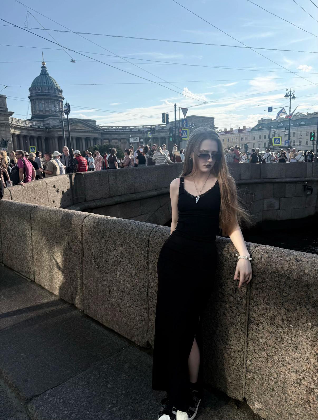 @◤✞ 𝖌𝖗𝖊𝖊𝖓 𝖜𝖔𝖒𝖆𝖓 ✞◥