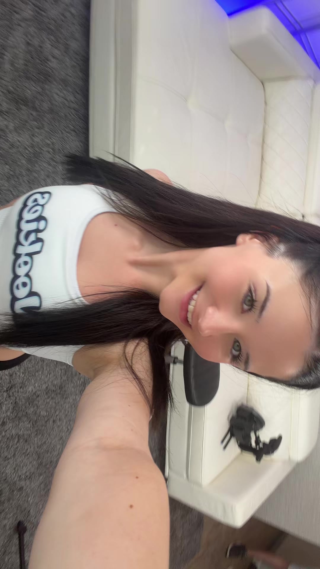 @carly_kiss