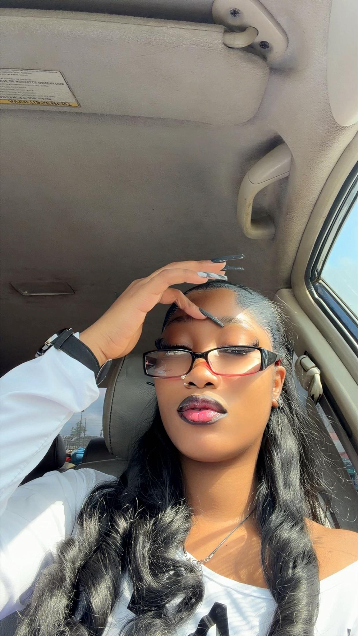 @Charmzy🦋❤️