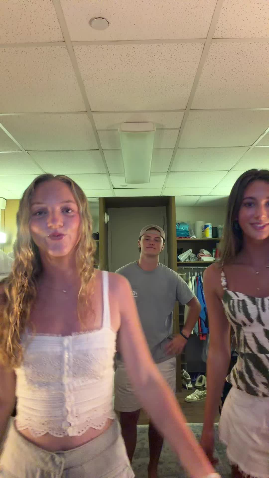 @hiiii