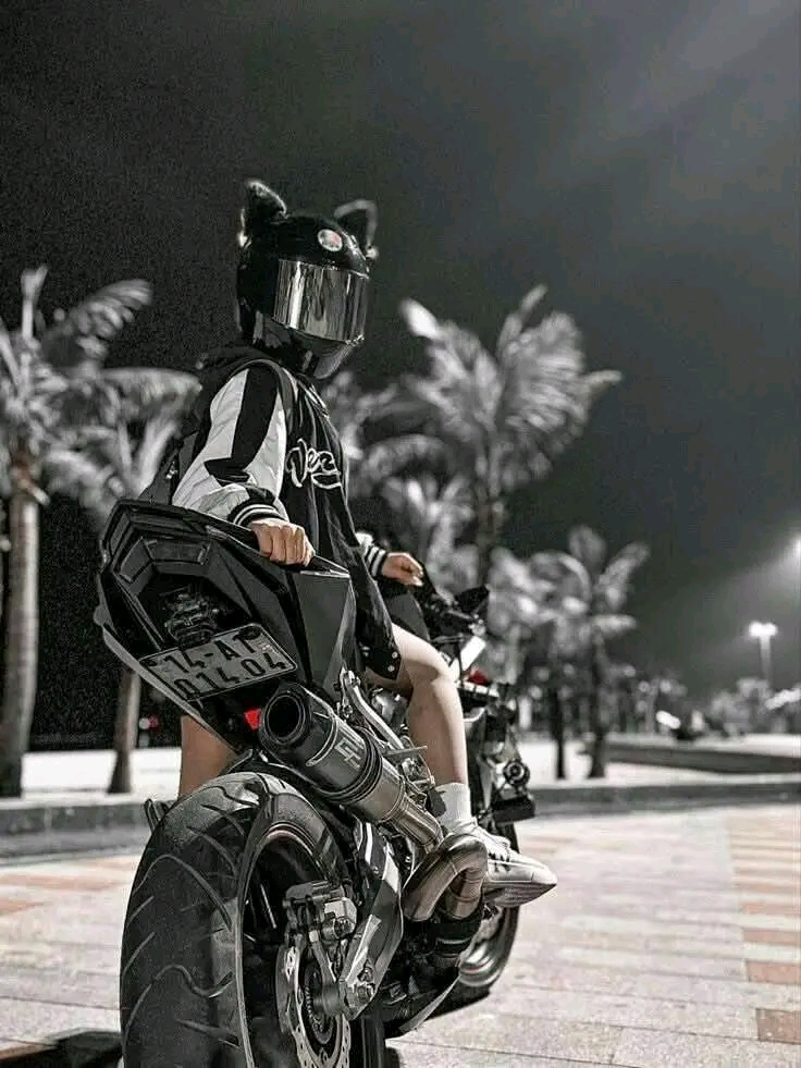@🖤