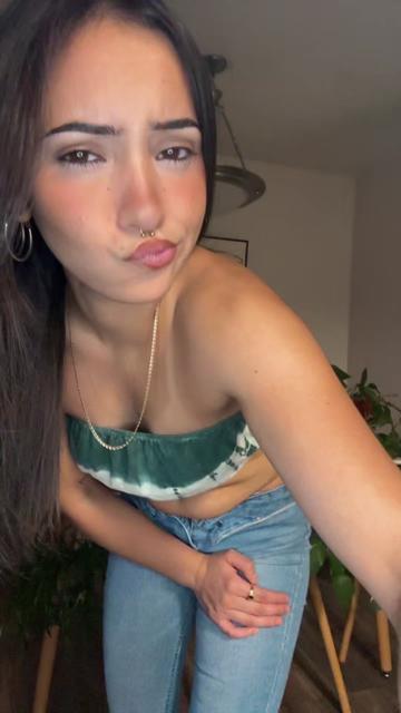 @AlexaFitg