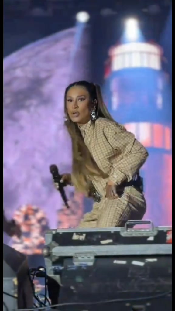 @Simone Mendes cantora
