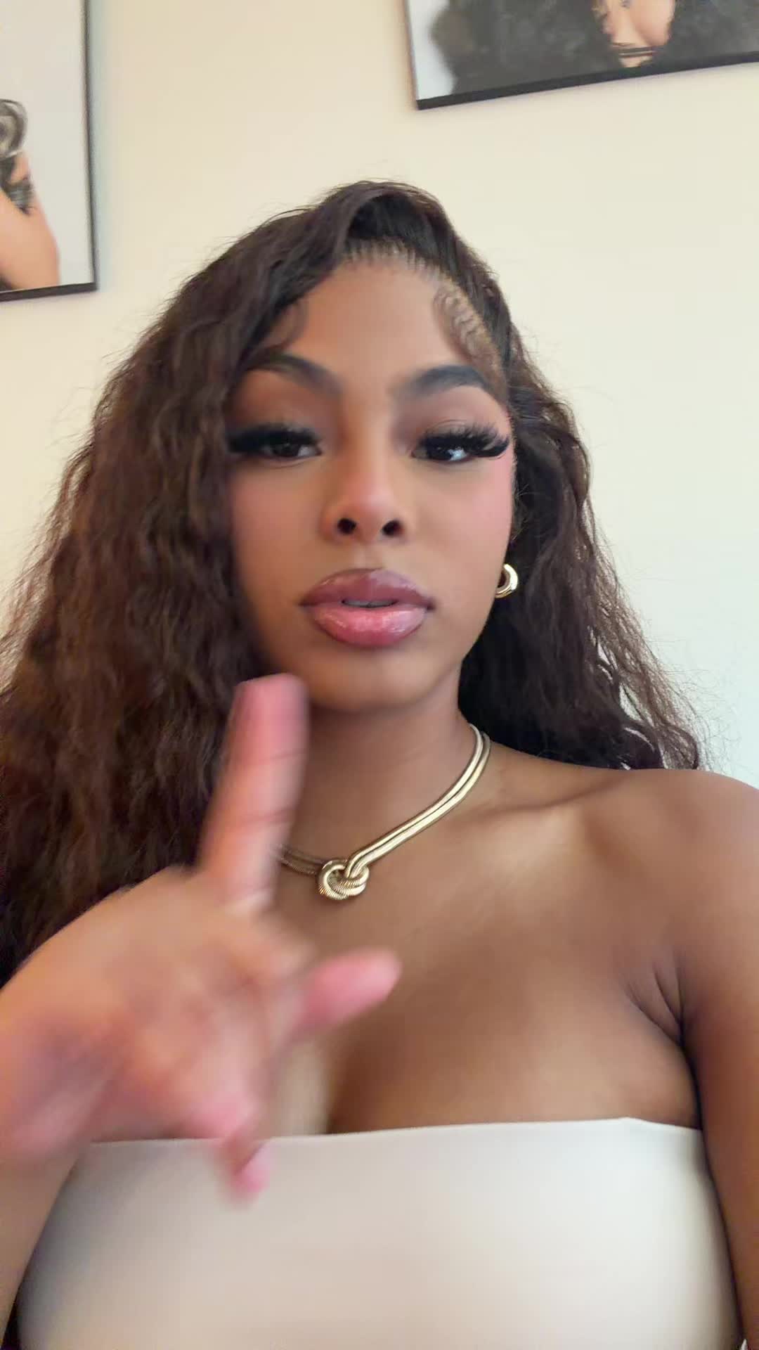 @leilamiraclee