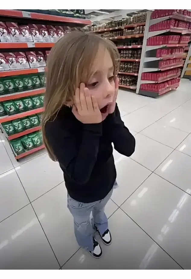 @𝐋𝐮𝐜𝐲 ᥫ᭡.