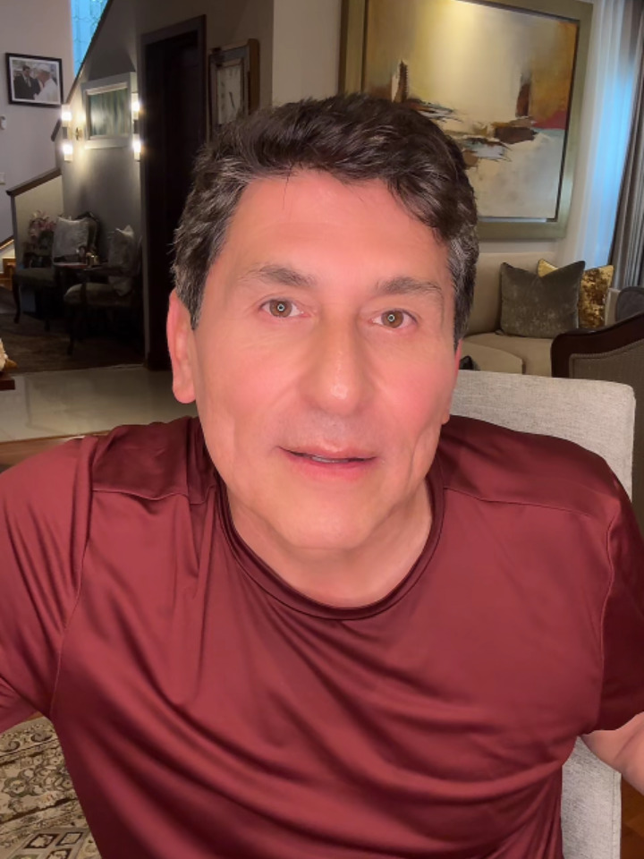 @César Lozano