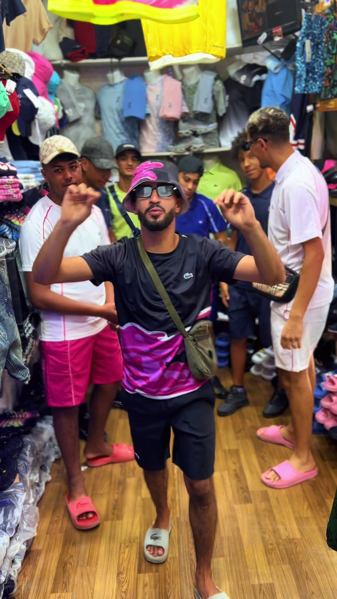 @Parisien💙❤️👕👖👟🕶👔🧢