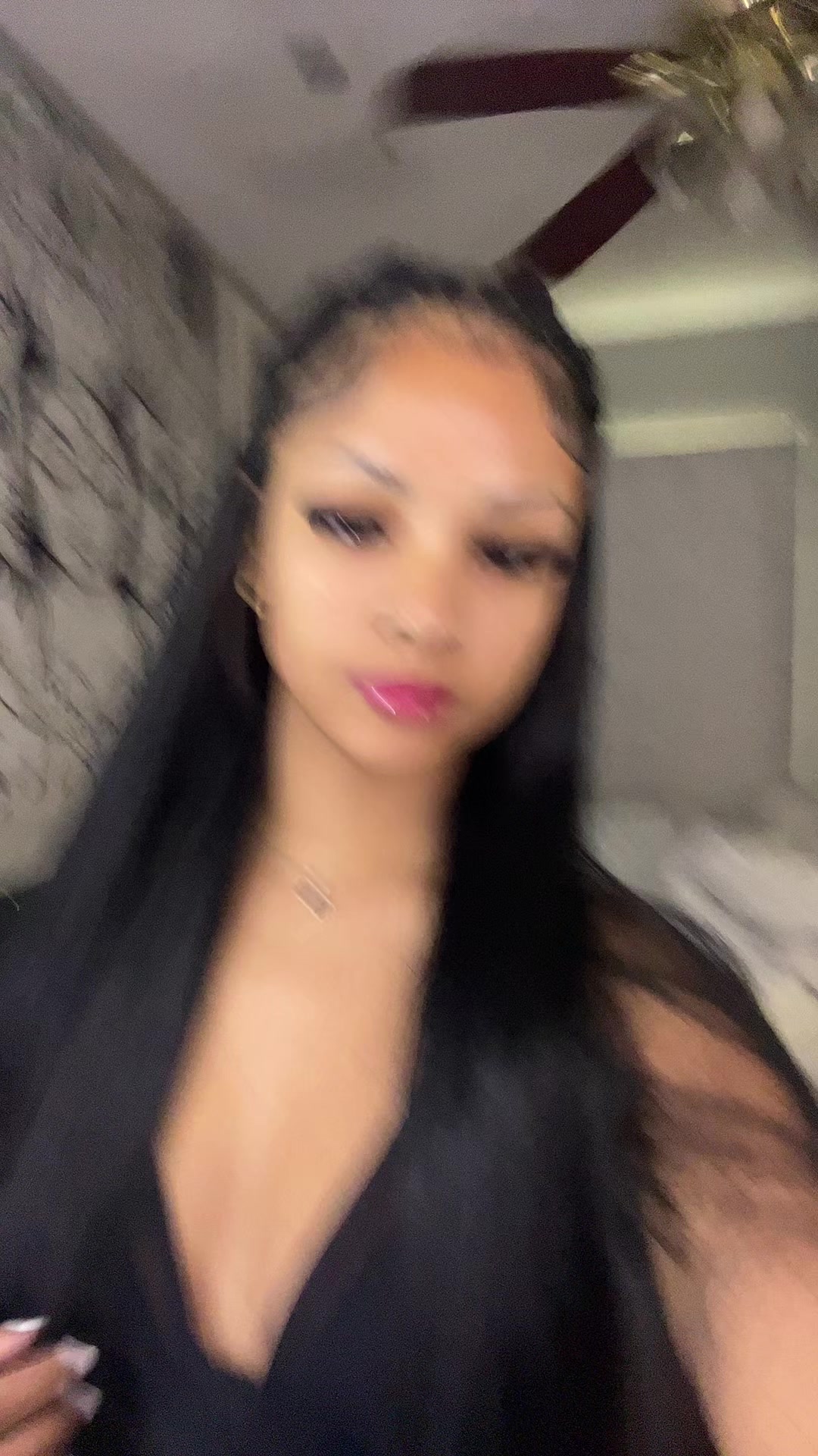 @⃟