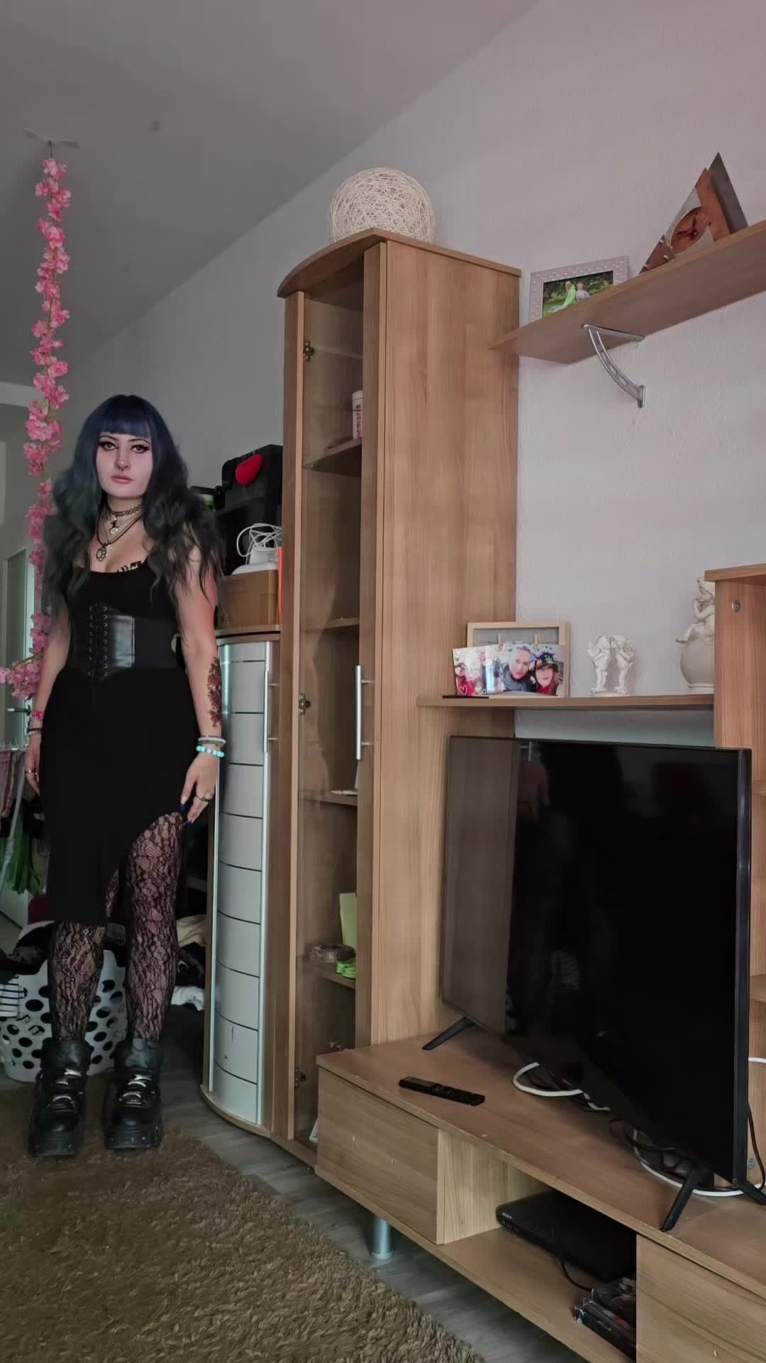 @𝑟𝑜𝑠𝑒𝑒 🦇