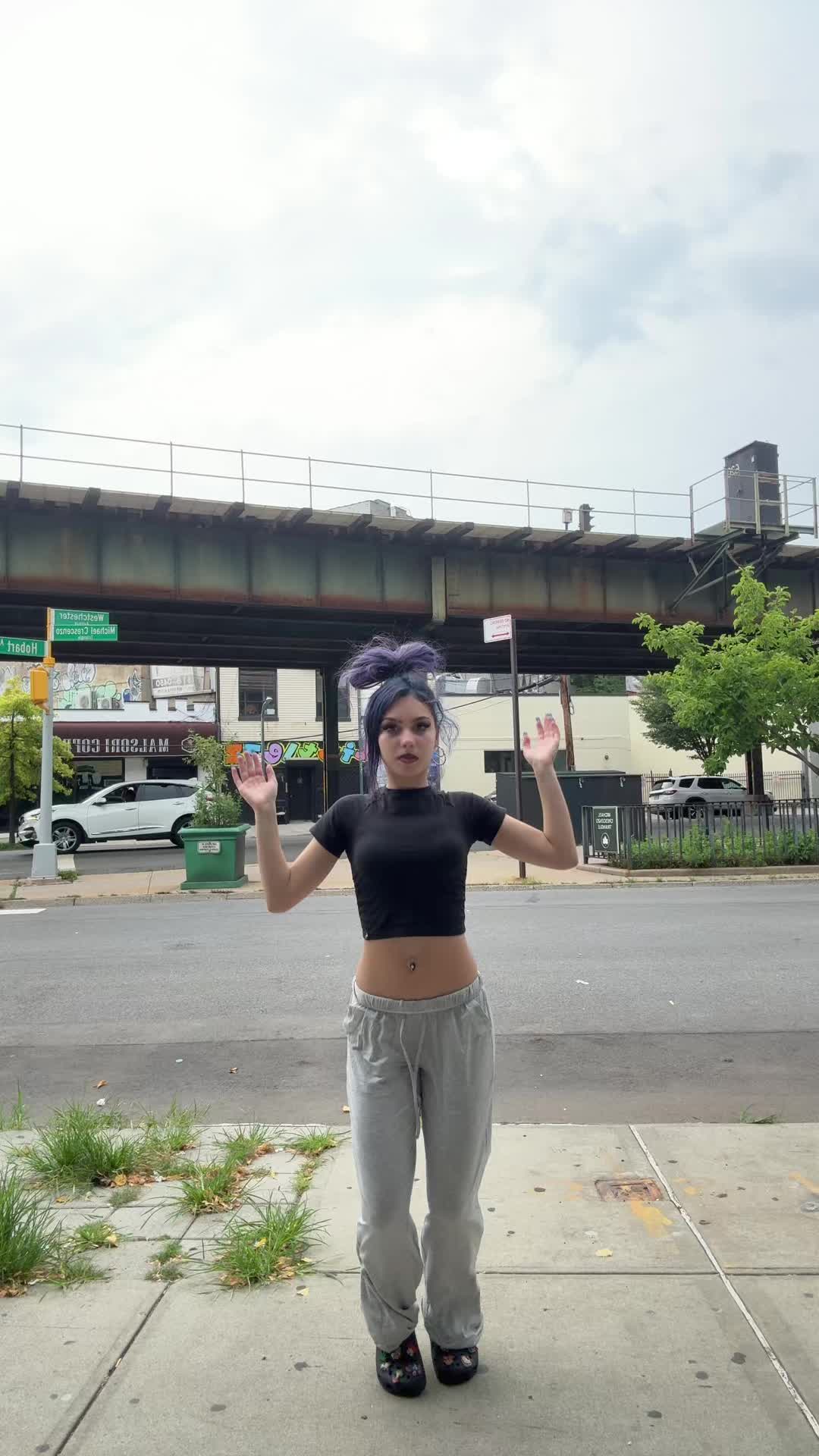 @qh0st1n