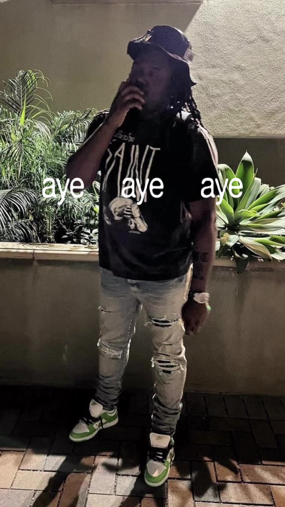 @￼