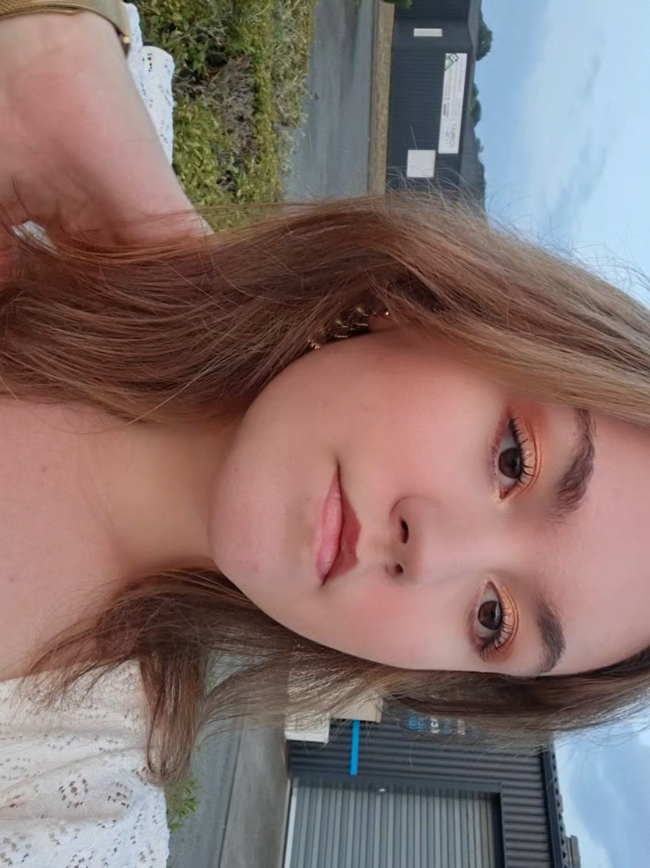 @justnoemie
