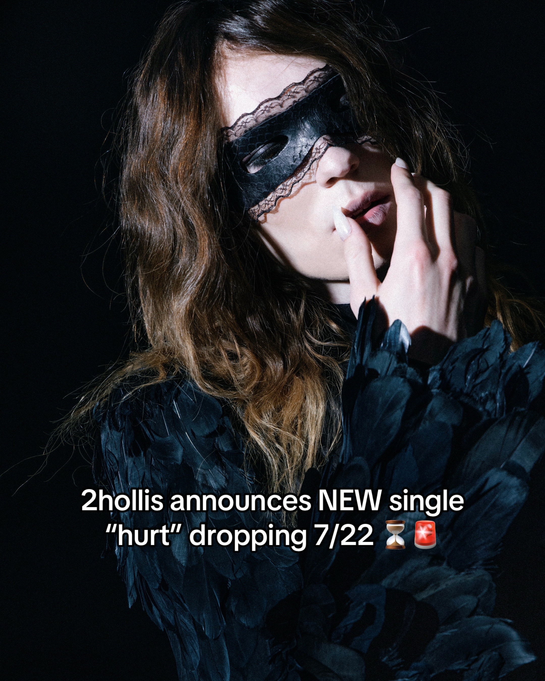 @2hollis Fan Page