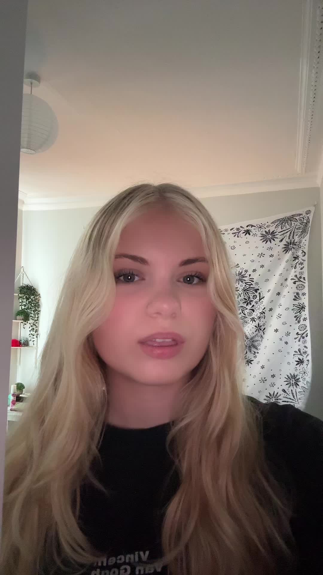@M 🍒