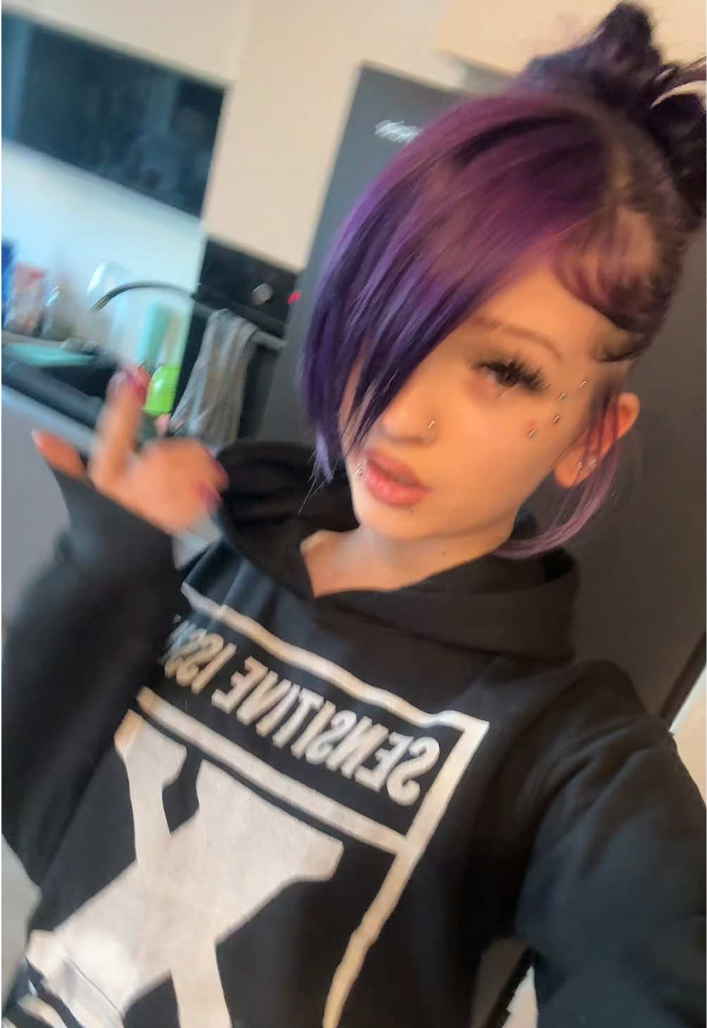 @⃟