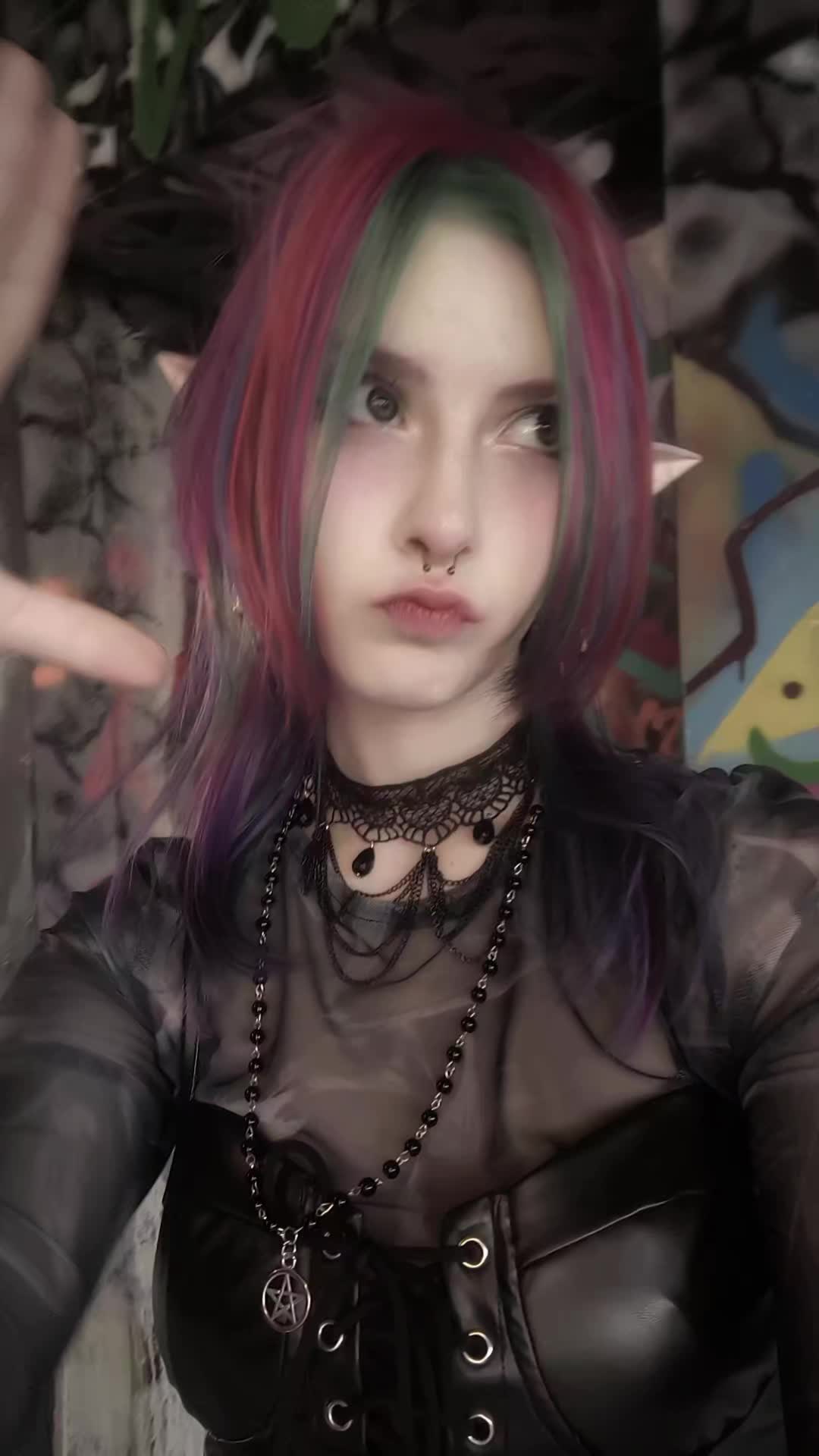 @(^^)