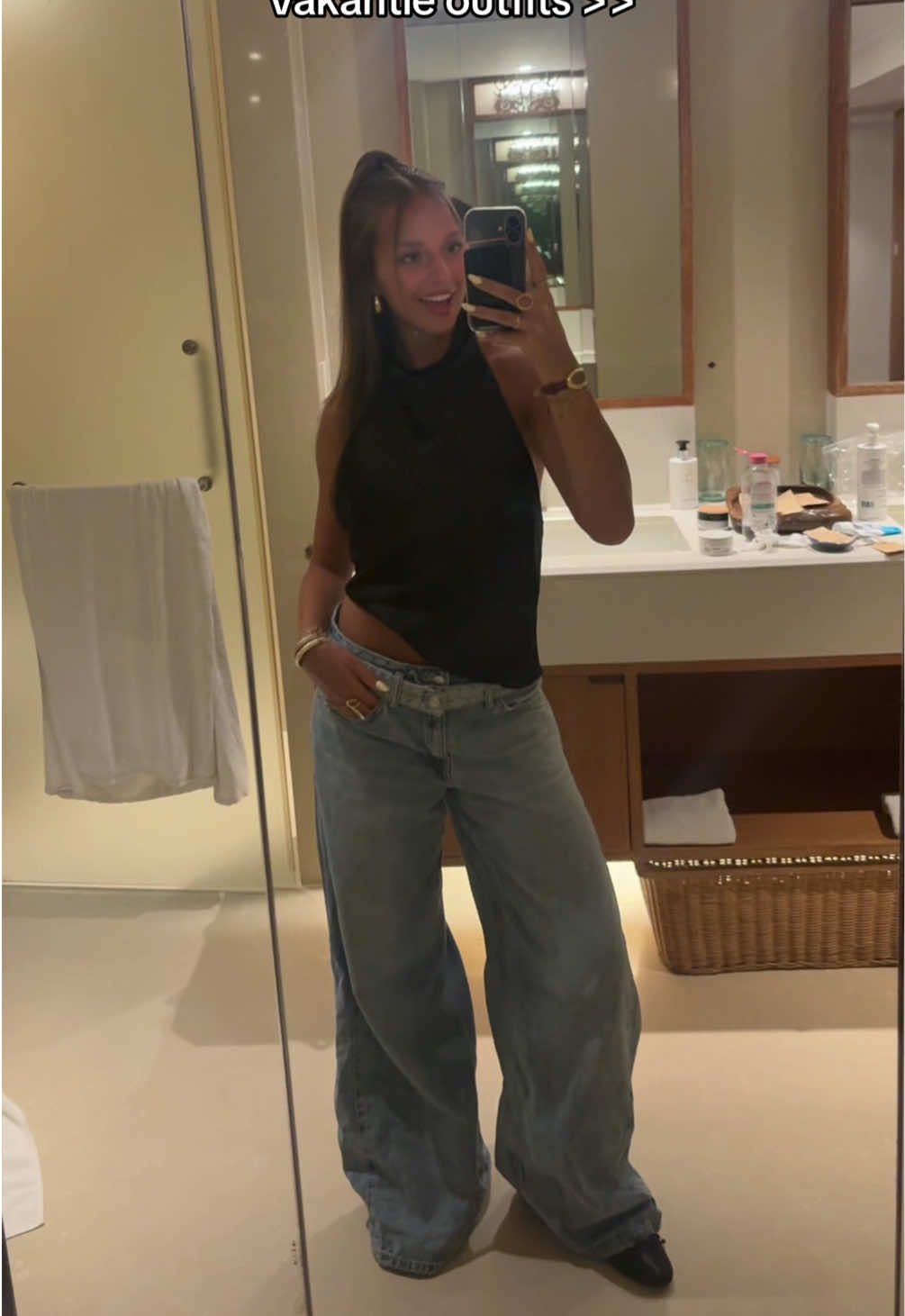 @<33
