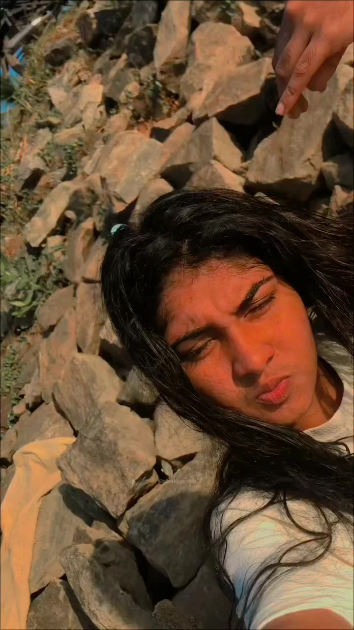 @Neha :/🤍🦕🥂"