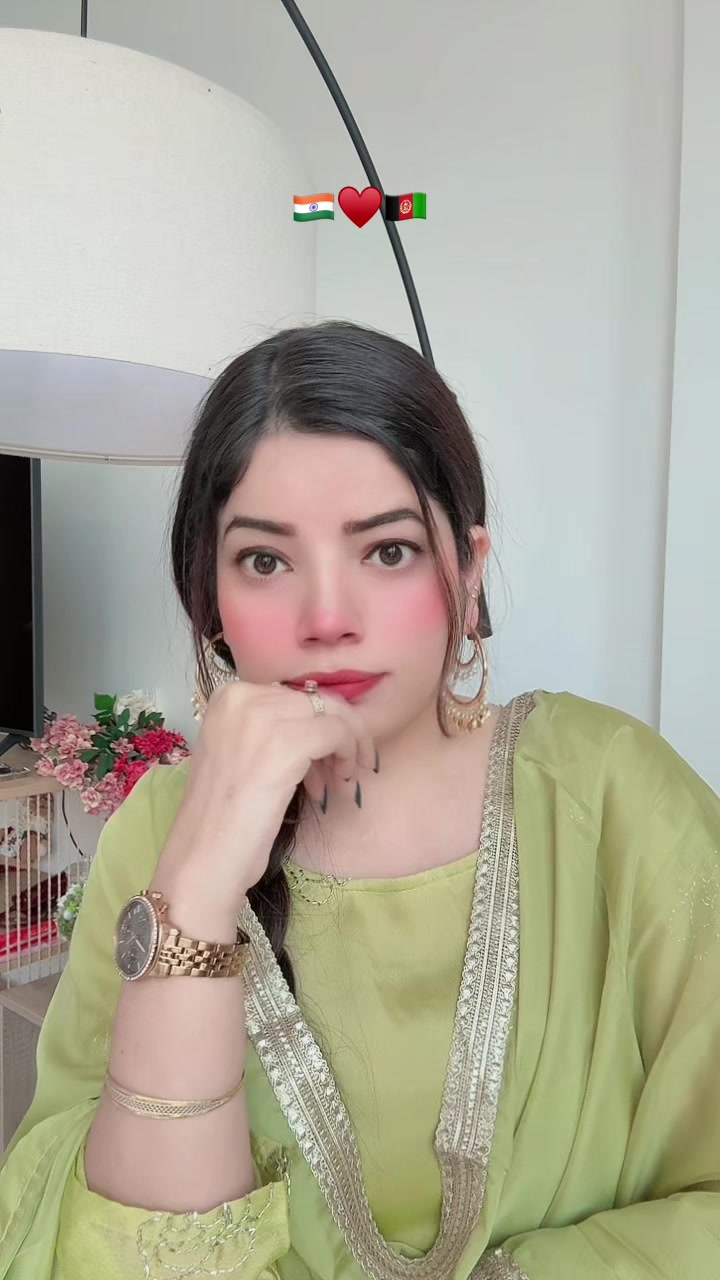 @Ayesha 🇮🇳🇨🇦