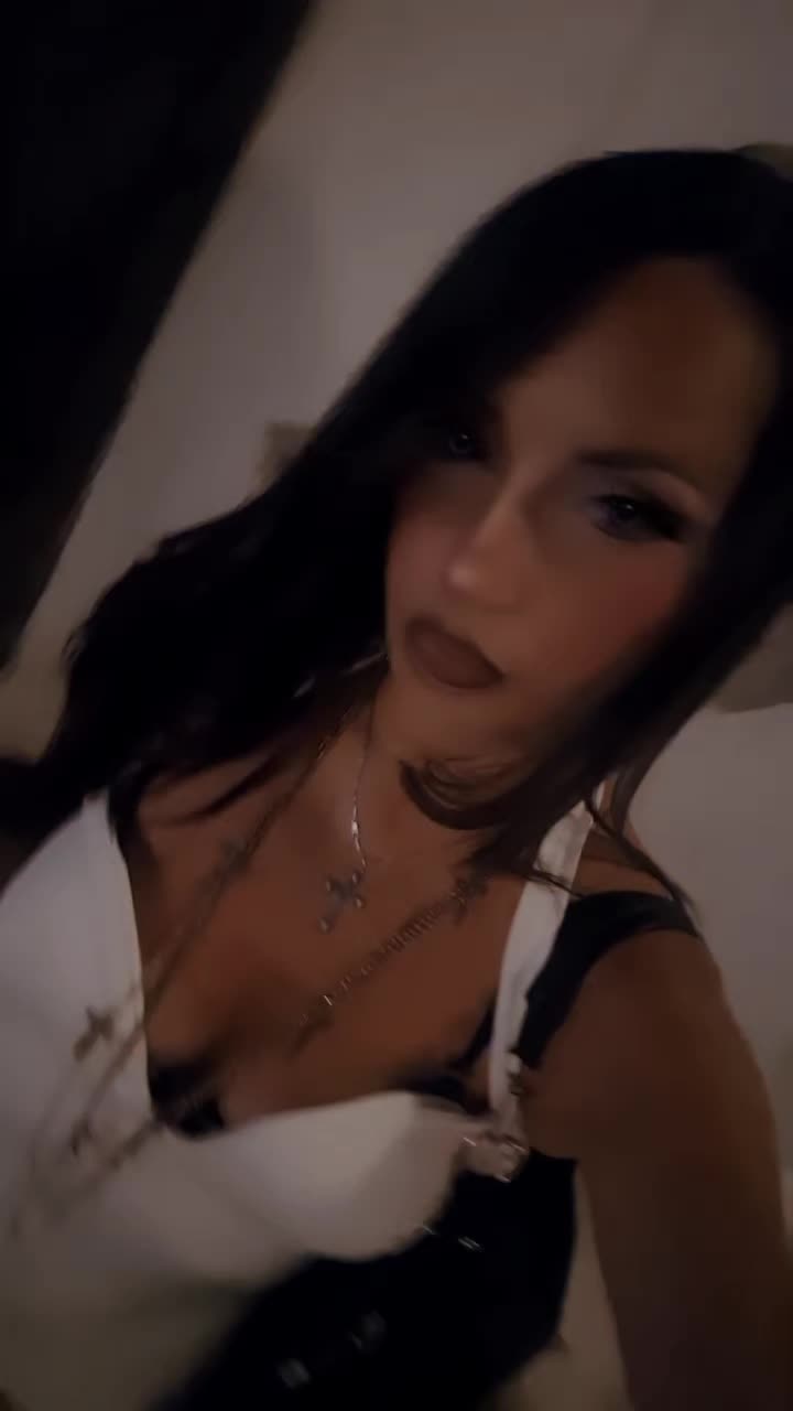 @tizianarebelgirl