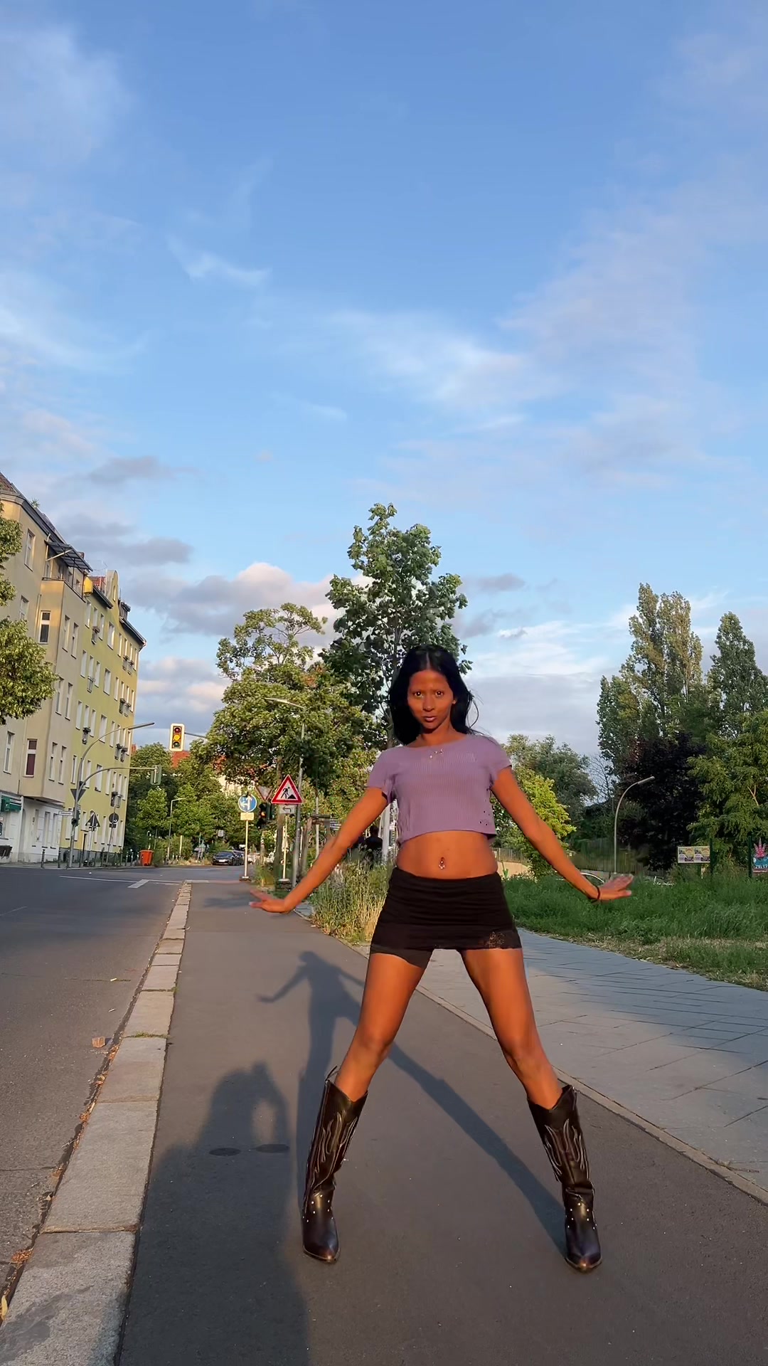 @Dancing girl