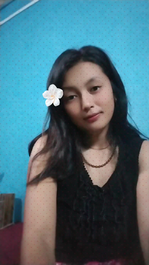@Addicte with phone 😆