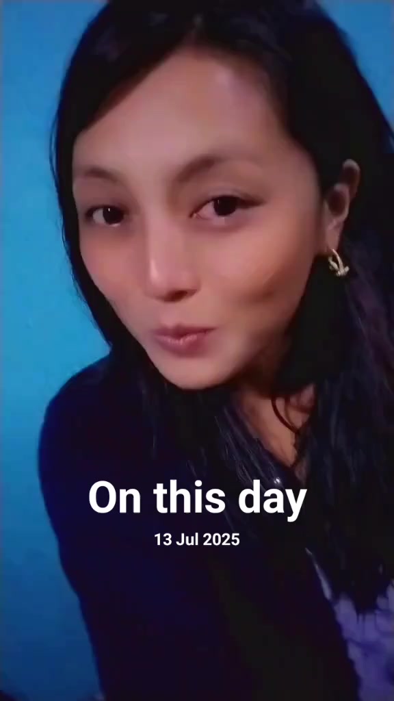 @Addicte with phone 😆