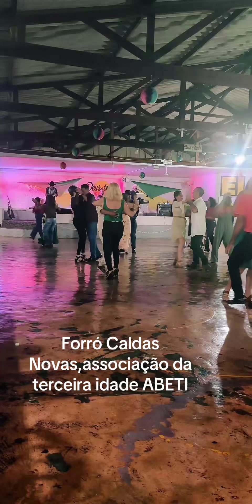 @Empres&aacute;ria_Angela