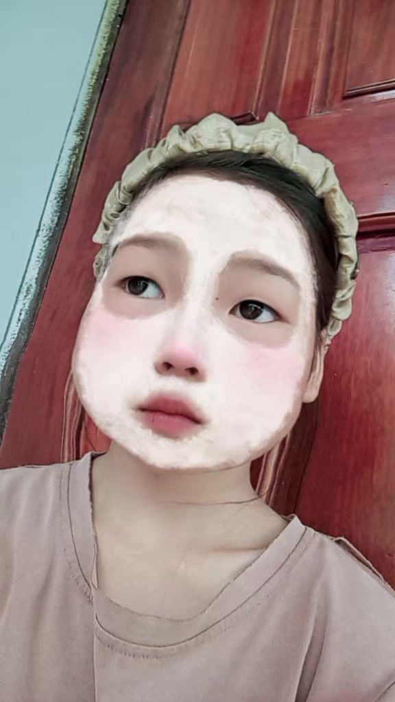 @Em Bé Minh Châu