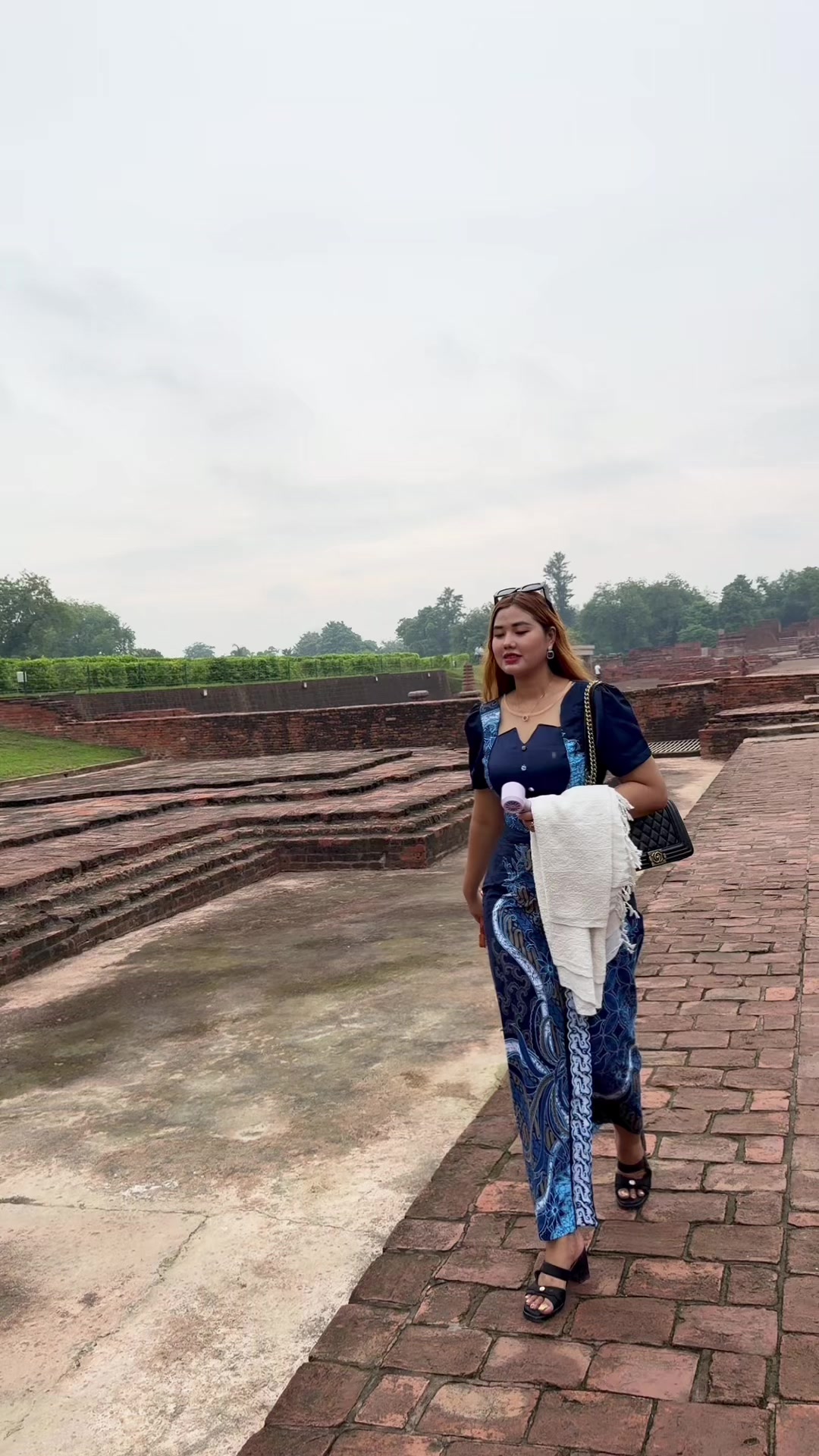 @MyatNoeKhaing🖤(မြတ်နိုးအိမ်)