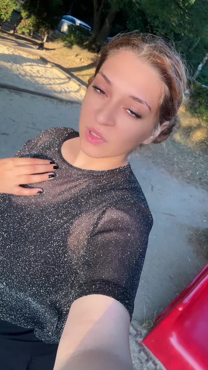@d.elena_