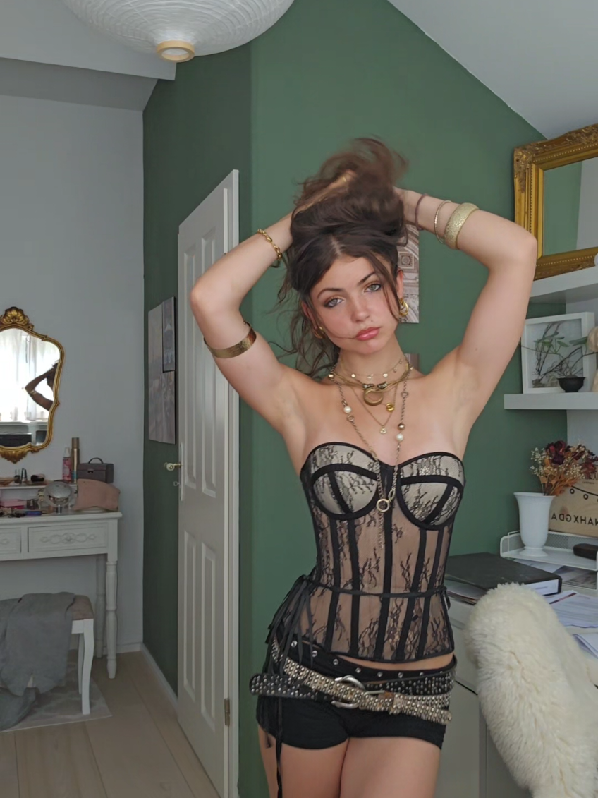 @𝙷𝚊𝚗𝚗𝚊𝚑♡︎