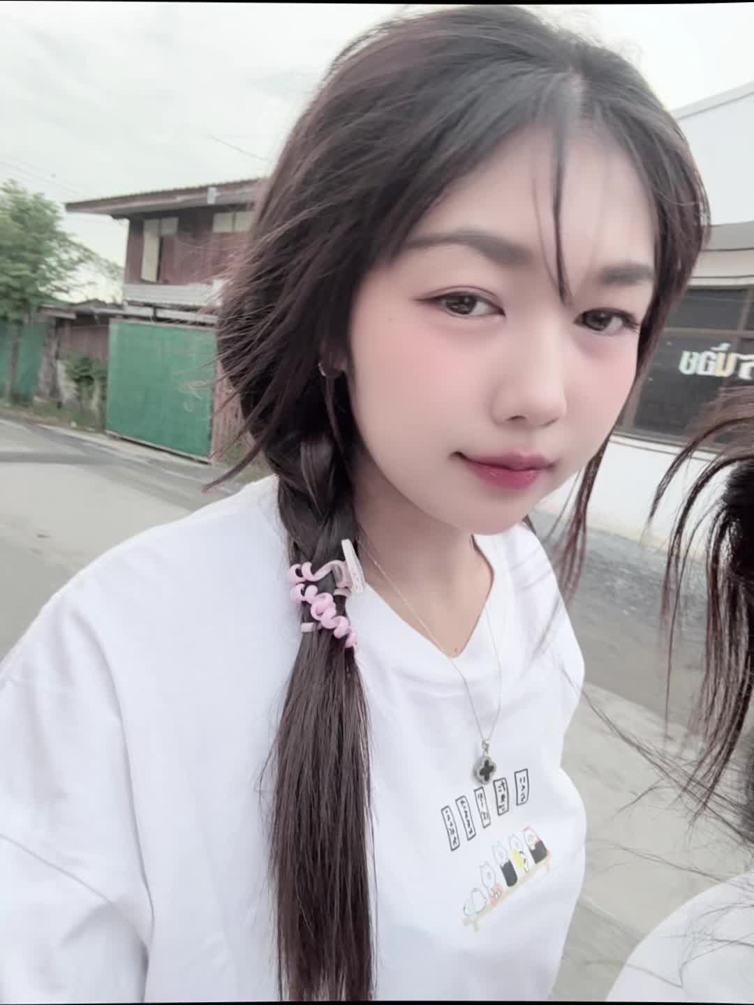 @Chompoo