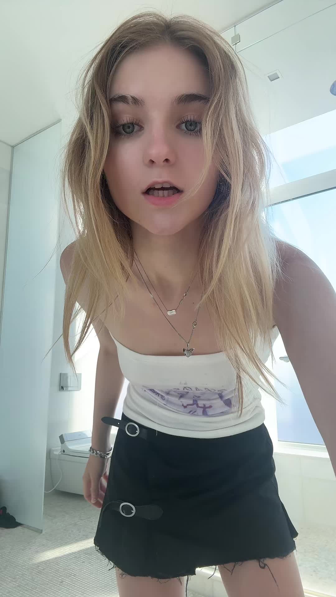 @elladaveyyyy