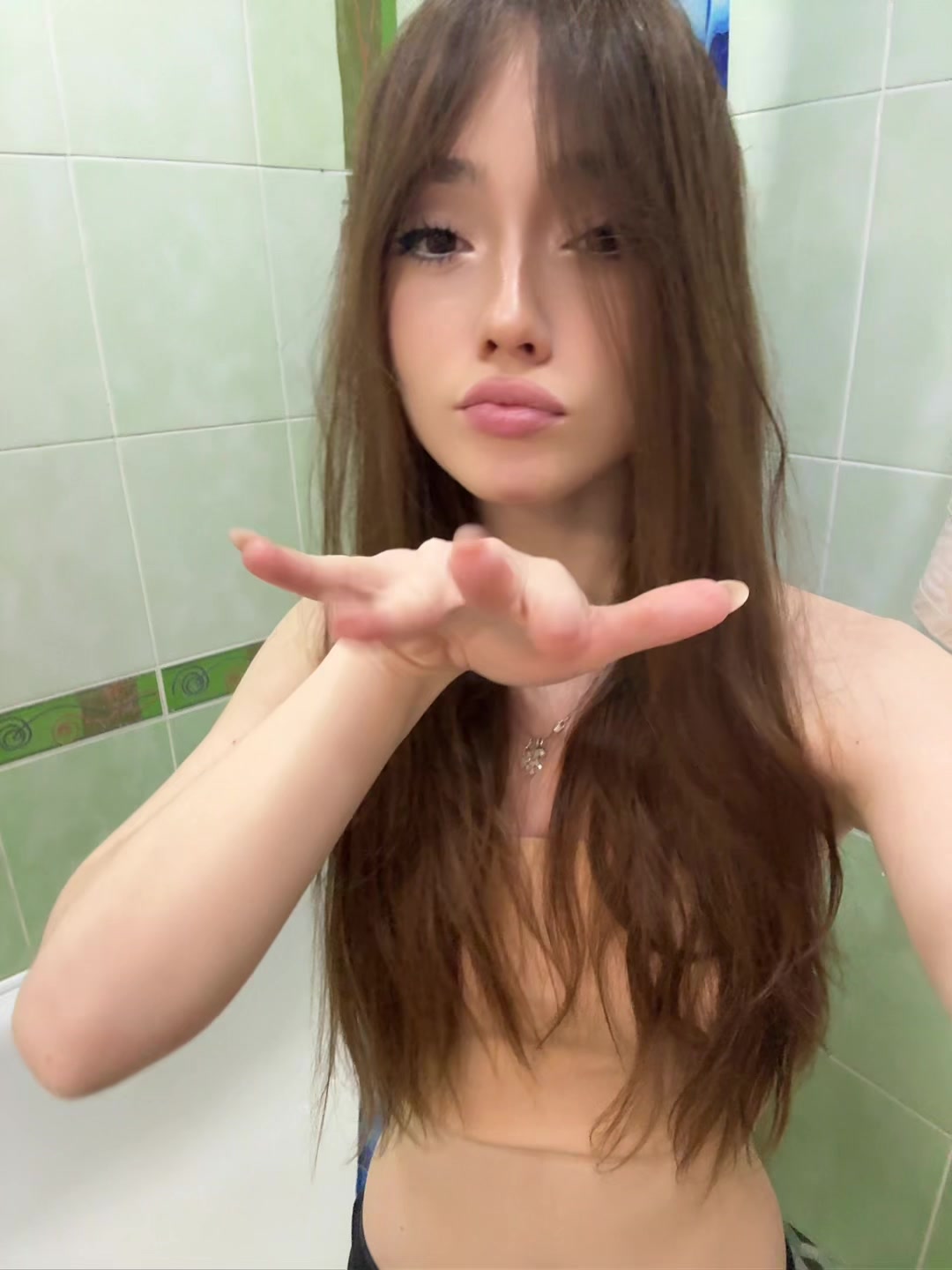 @Eek