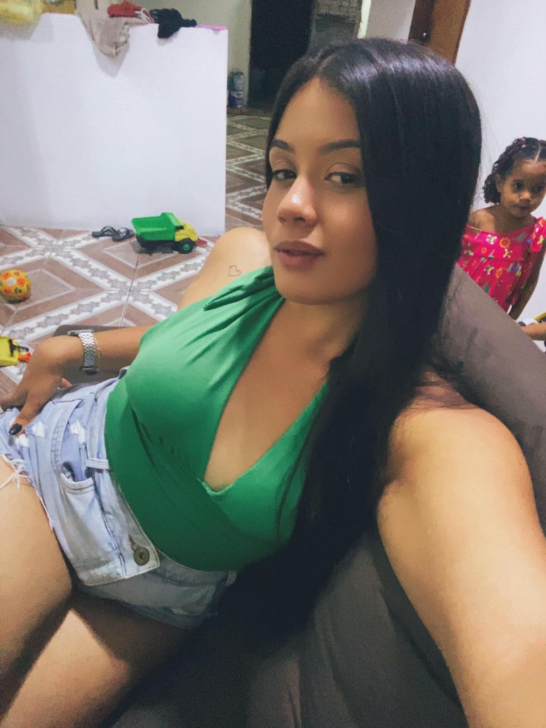 @🏄🏻&zwj;♀️