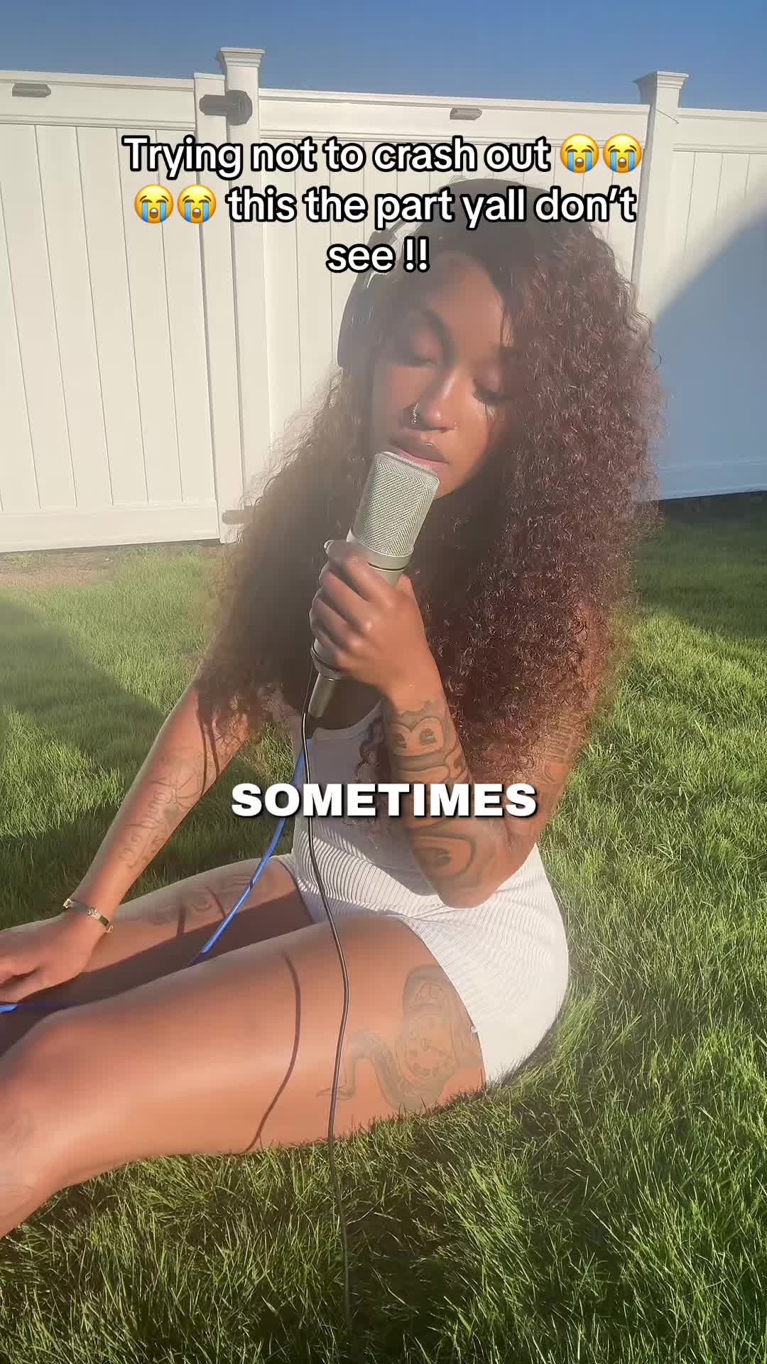 @QUI