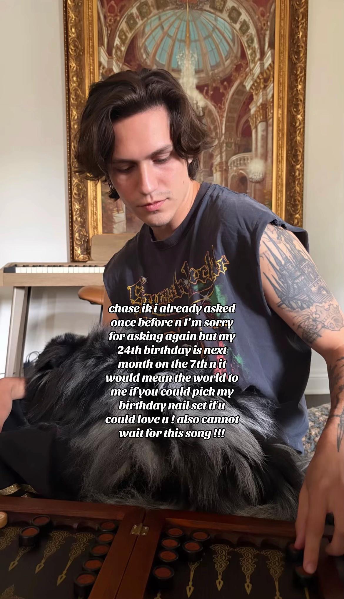 @𝘤𝘩𝘢𝘴𝘦 𝘧𝘰𝘭𝘭𝘰𝘸𝘴<3