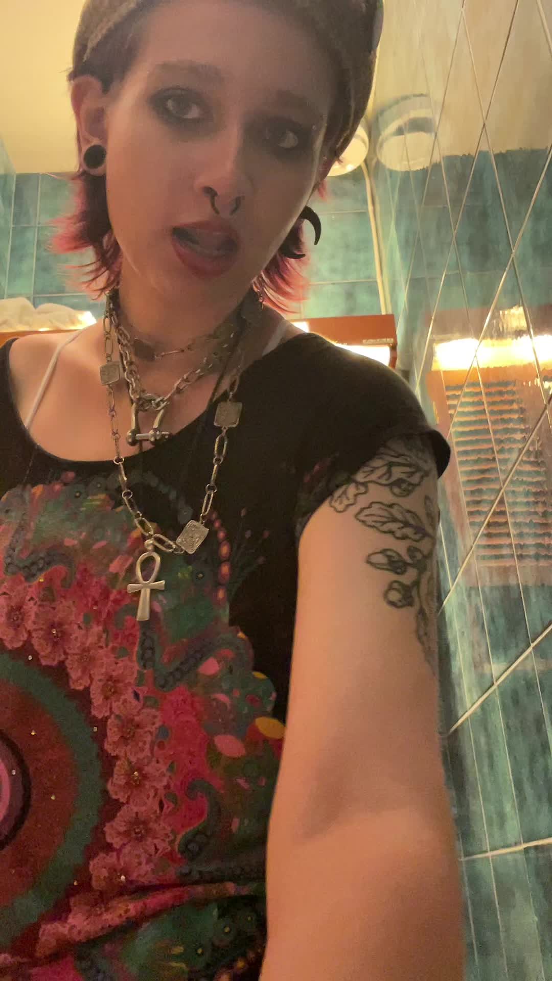 @✯