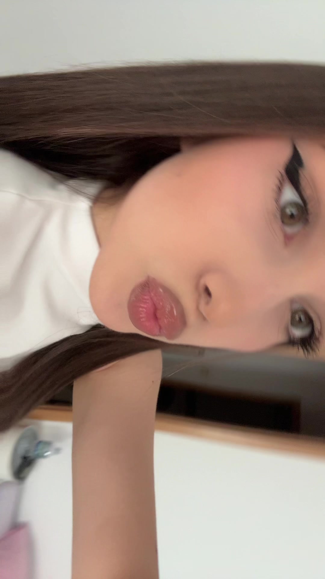 @th&euml;a