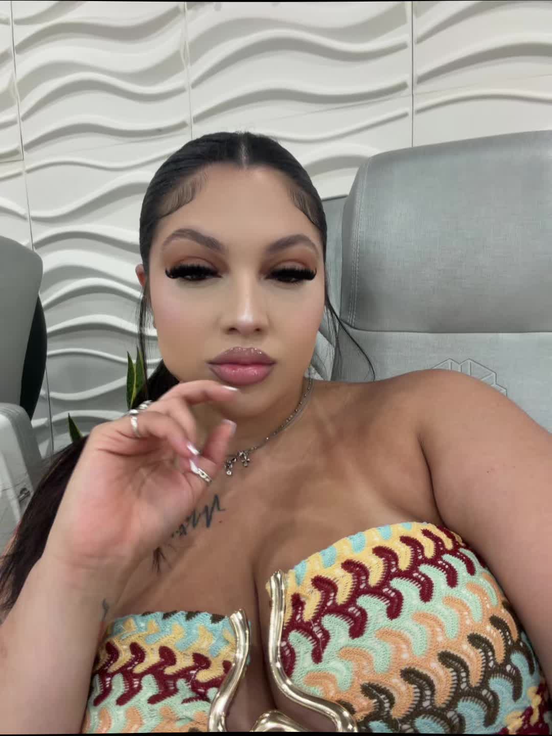 @🧘🏻&zwj;♀️