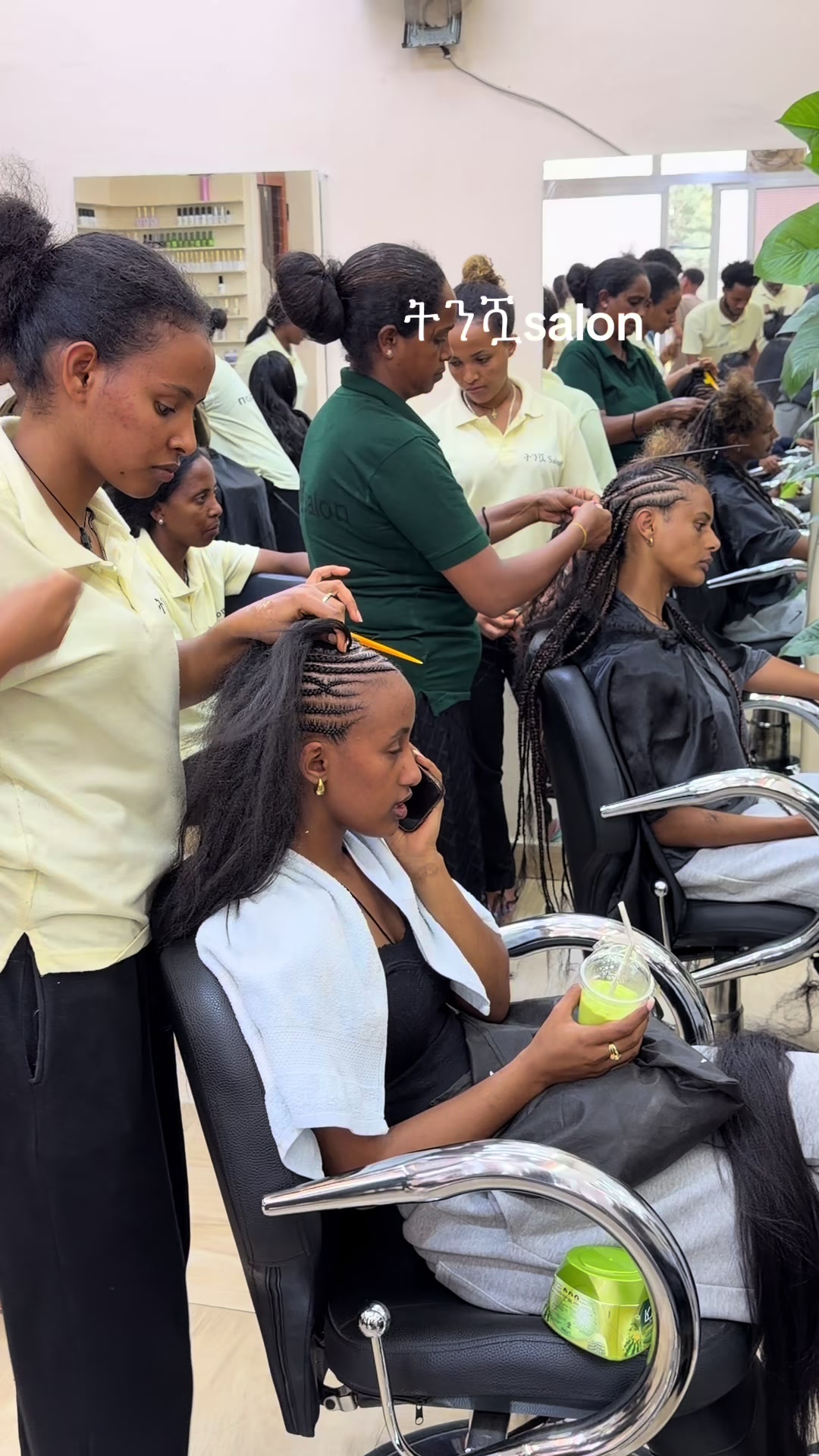 @Tommysimple-make up ትንሿ salon
