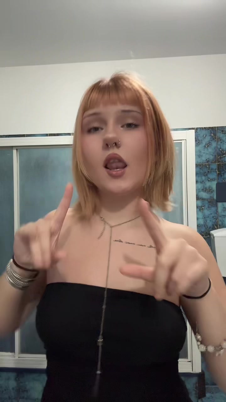 @aish🧛🏻&zwj;♀️