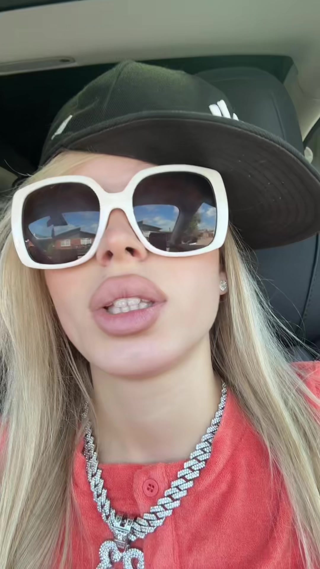 @lizzitak