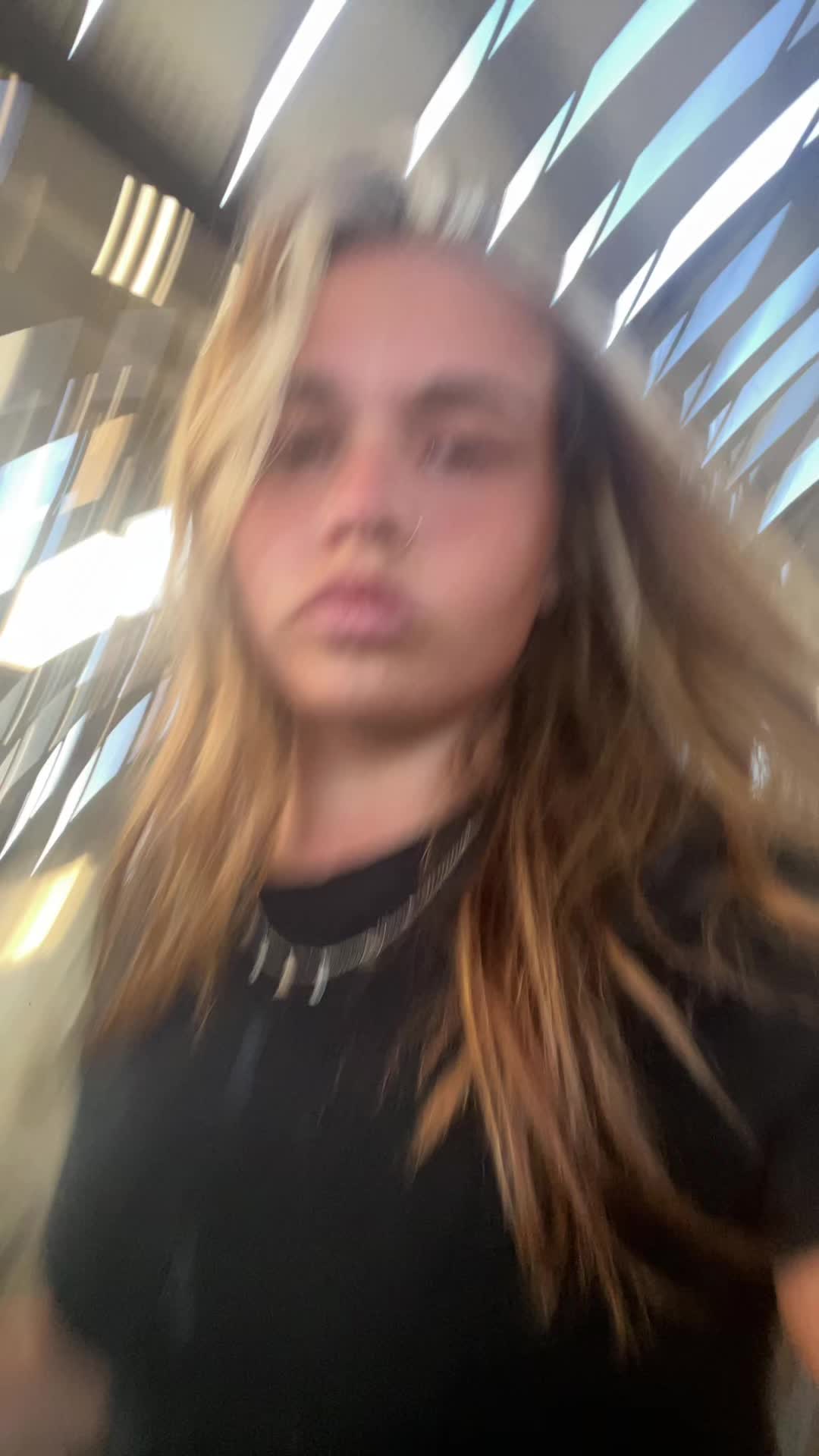 @robyn!