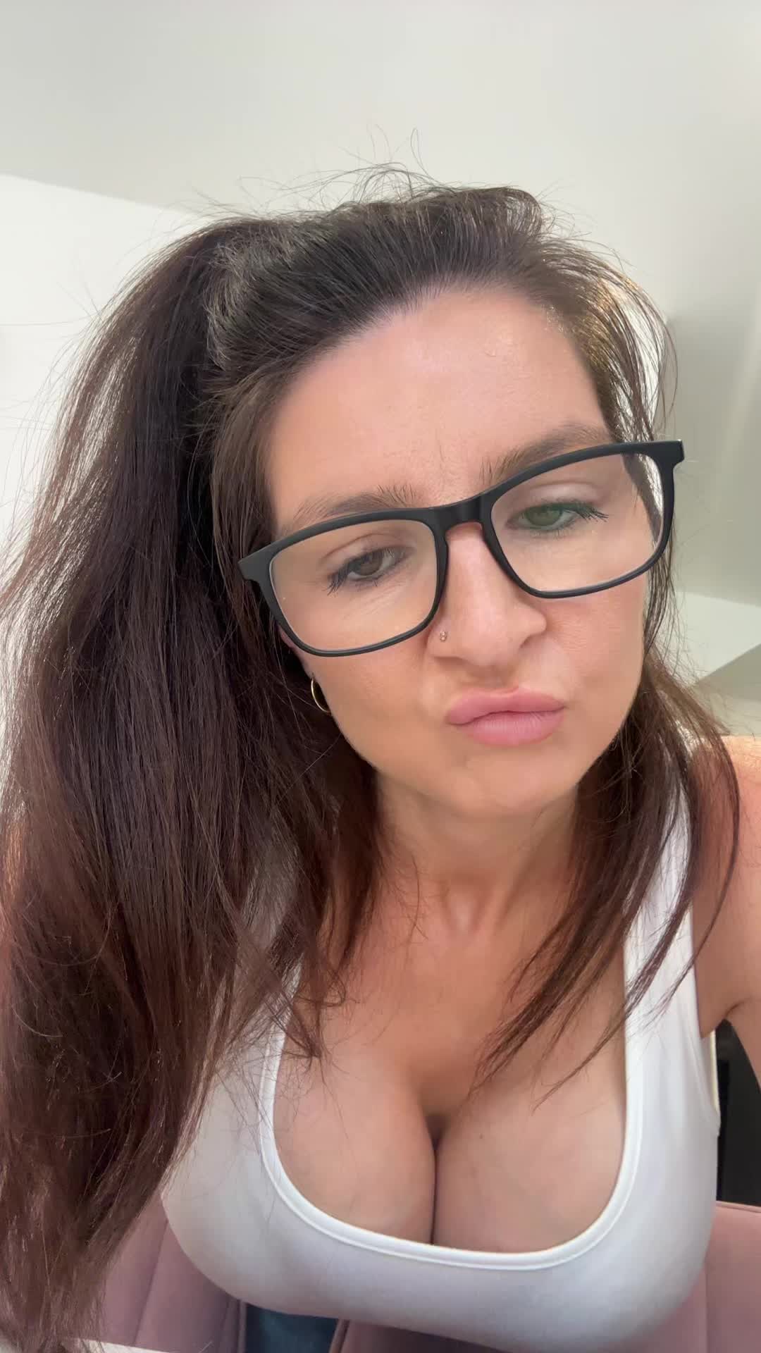 @laumumof4