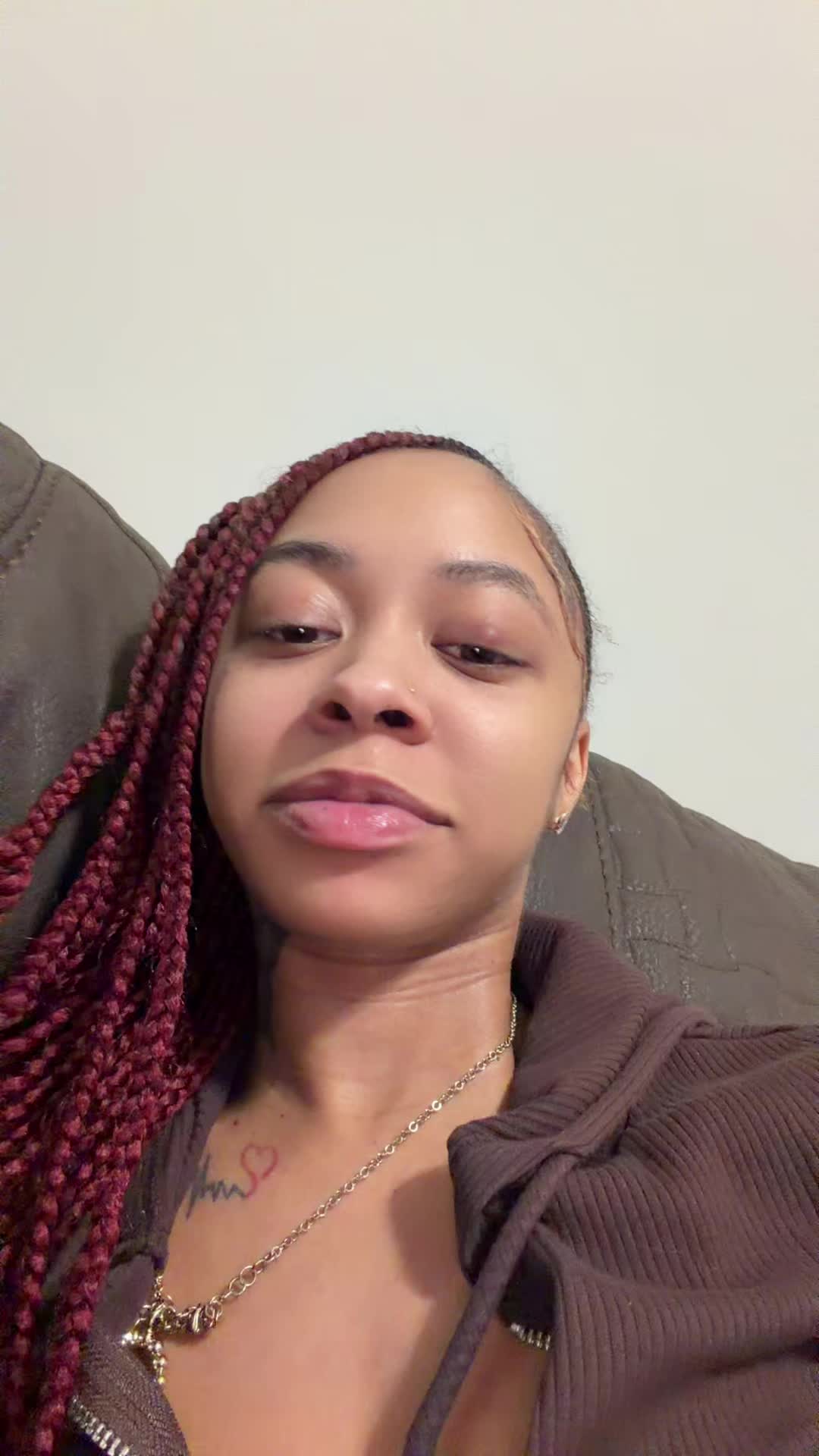 @brattyfindomnii 👸🏽